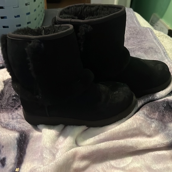 Black ankle Ugg boots size 1 - Picture 2 of 2